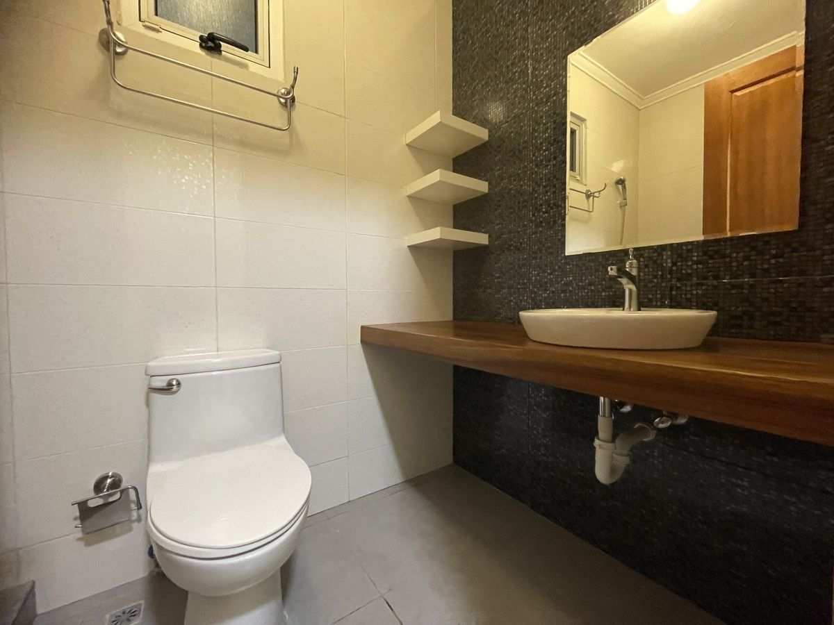 15 de 16: Baño secundario