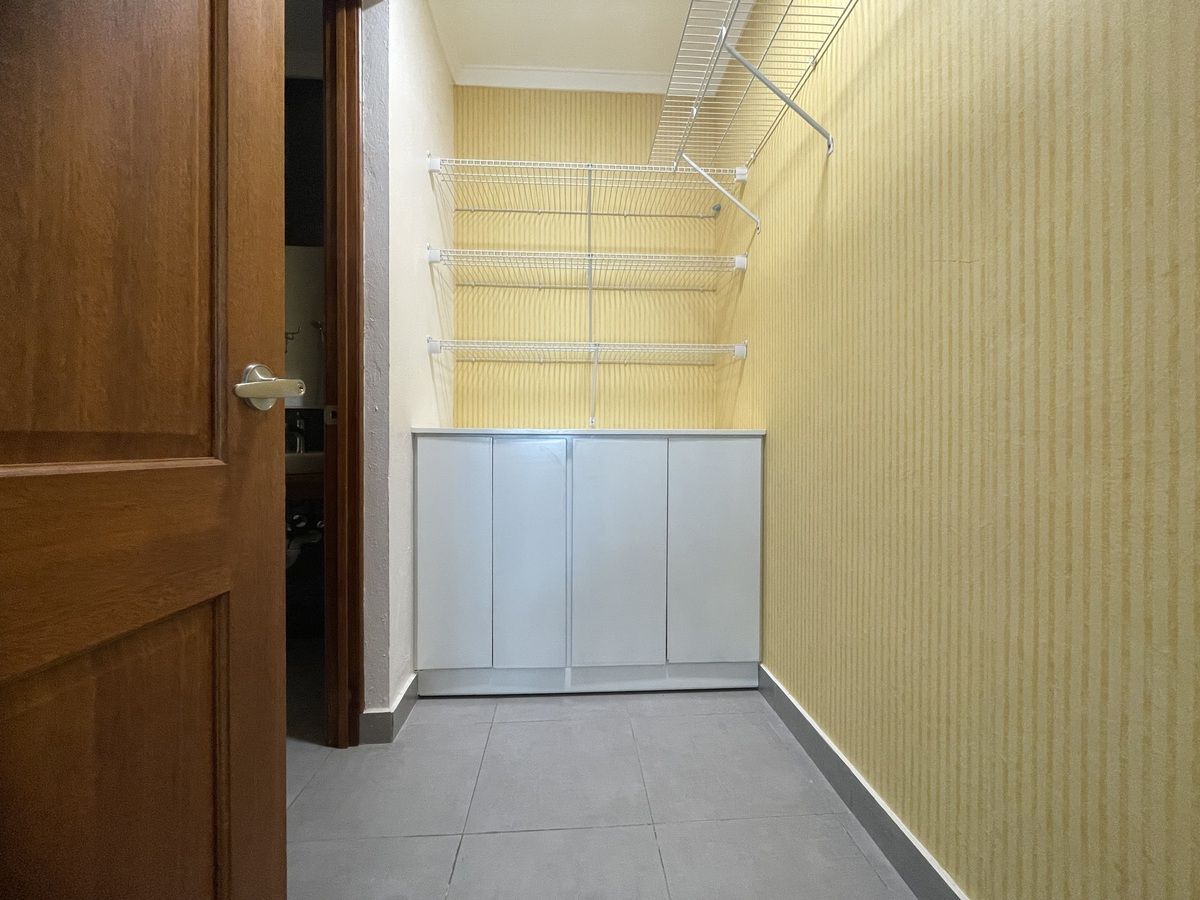 14 de 16: Walk-in clóset secundario