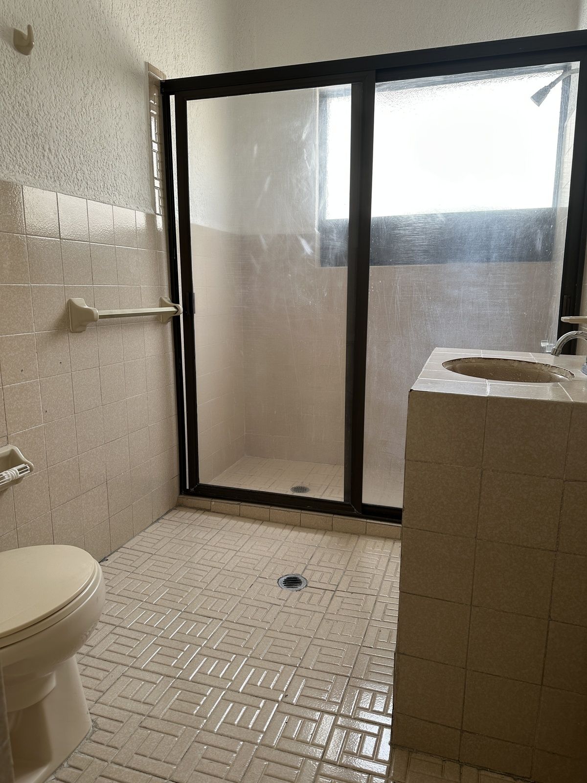 13 de 18: Baño completo totalmente  remodelado