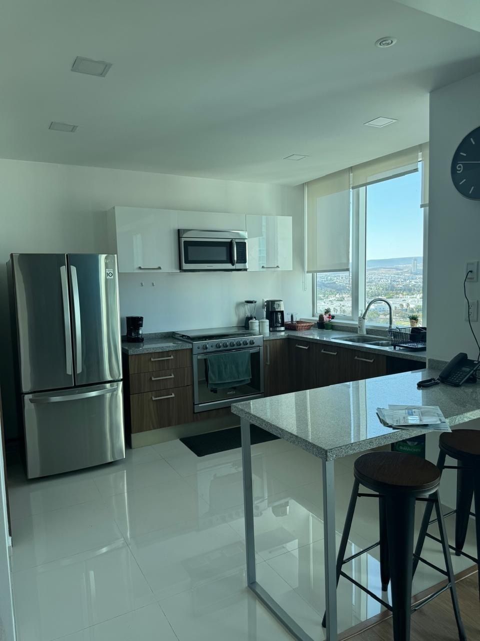 2 of 16: Cocina equipada