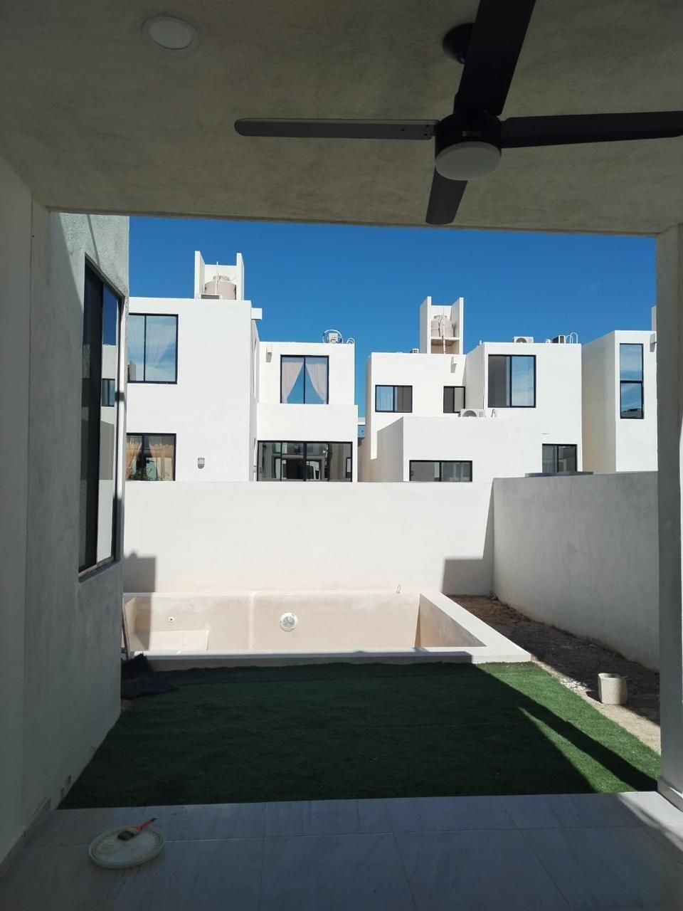 2 of 12: VECINDARIO
