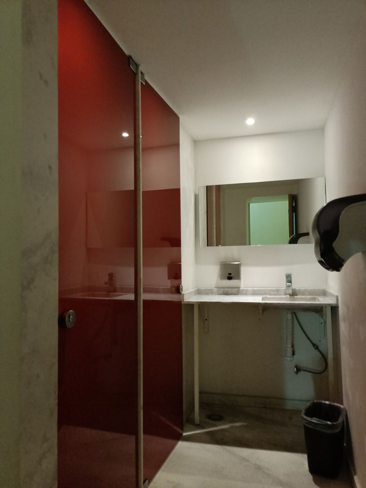 14 of 14: Baños hombres y mujeres del piso