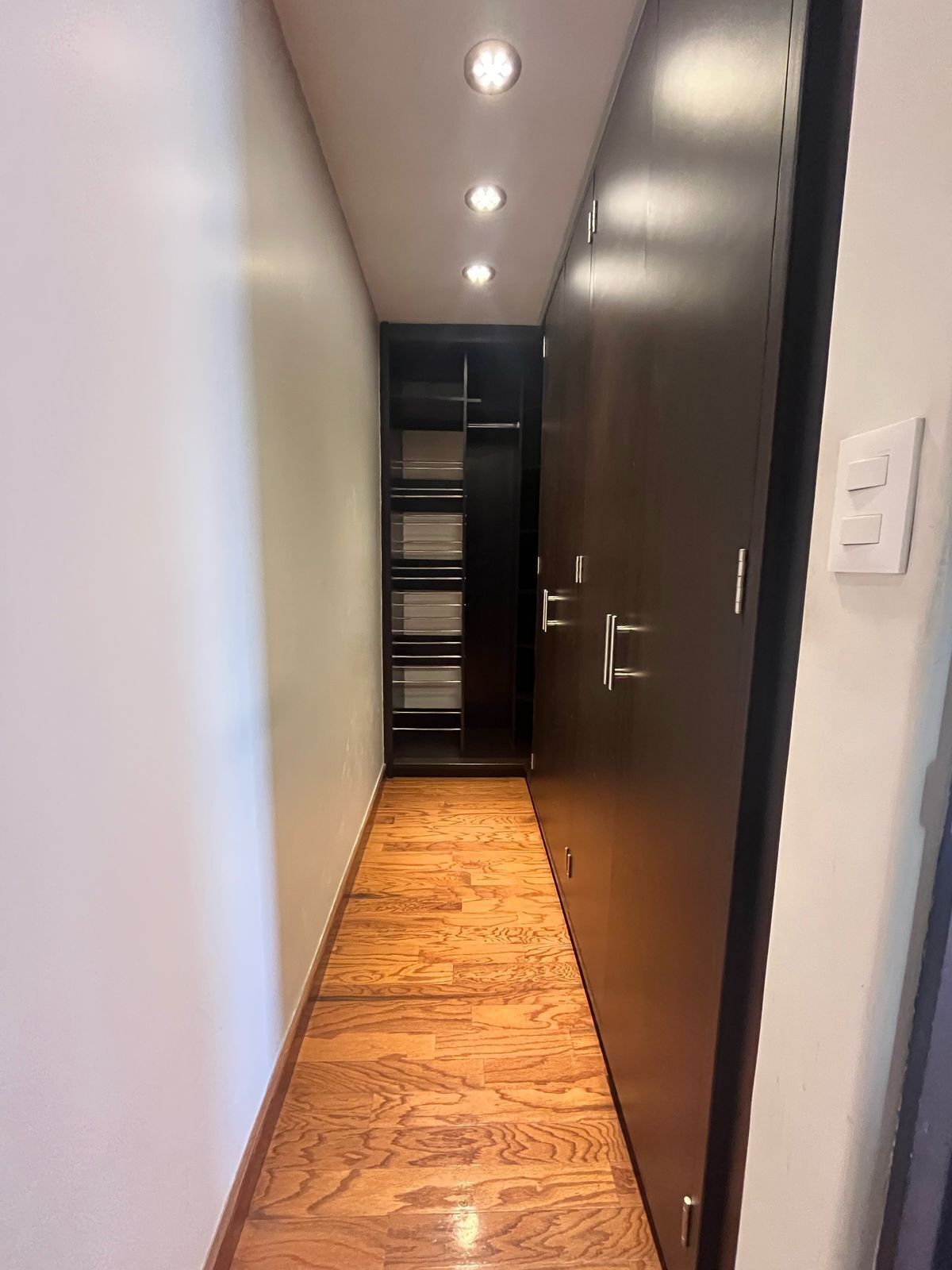 2 de 10: Vestidor recámara principal