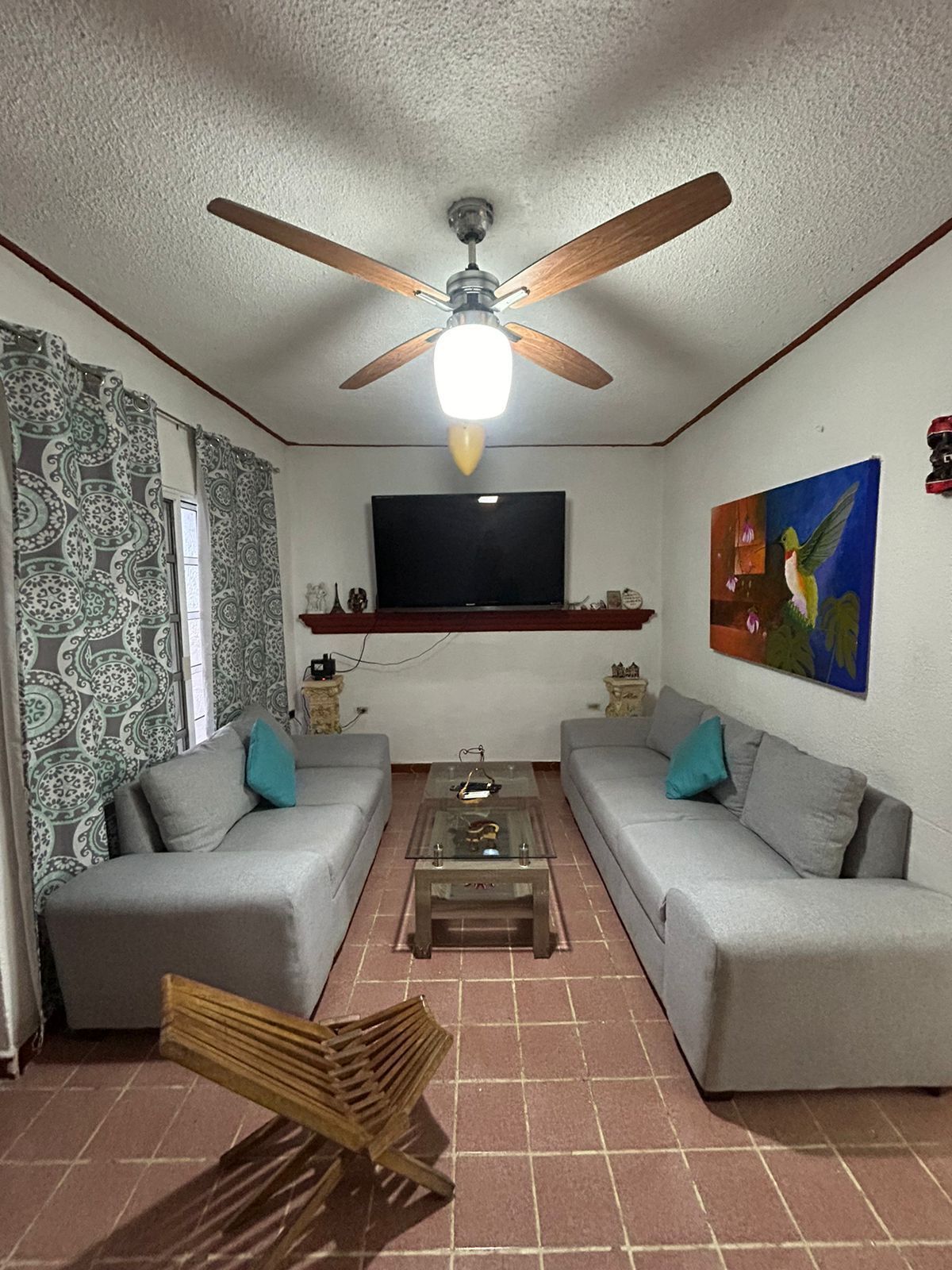 2 de 10: Sala con tv