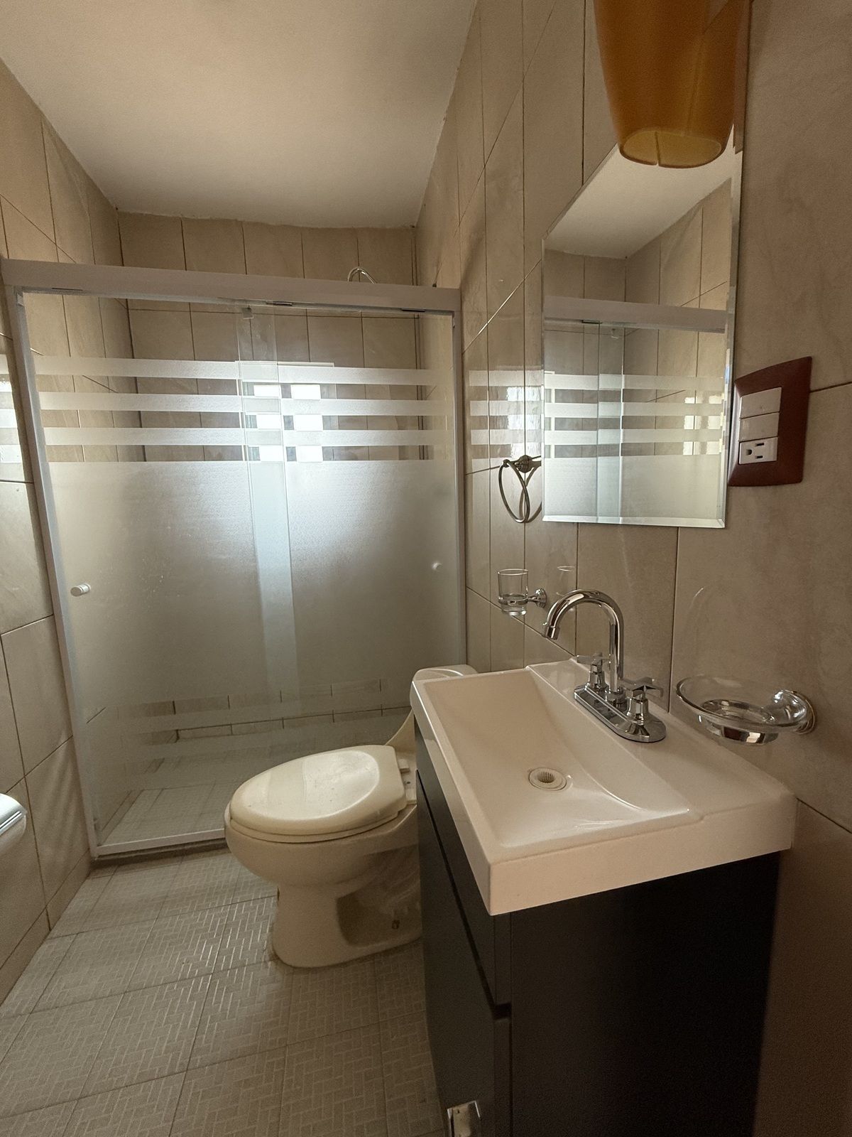 12 de 17: Baño secundario