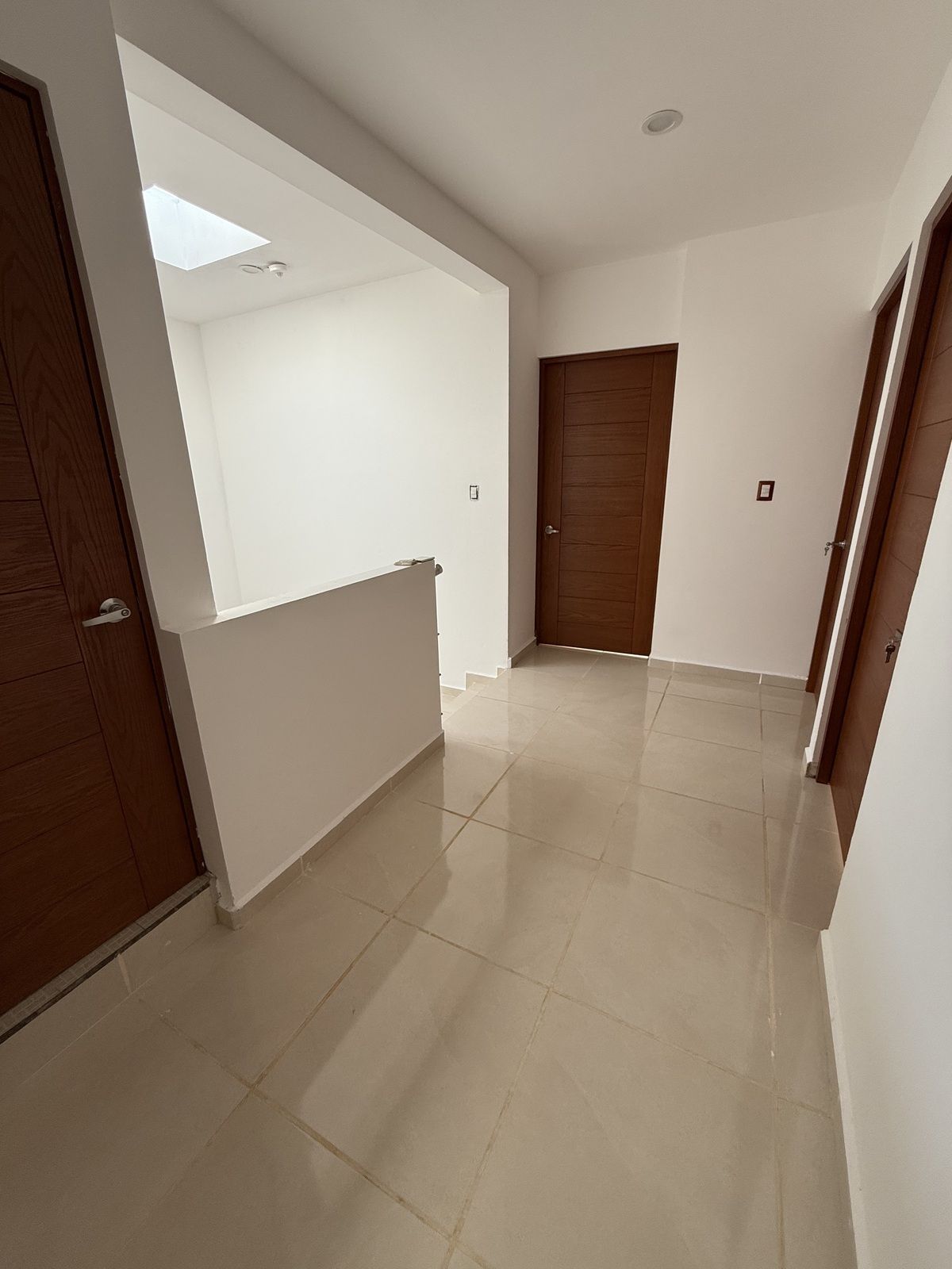 13 of 17: Pasillo segunda planta