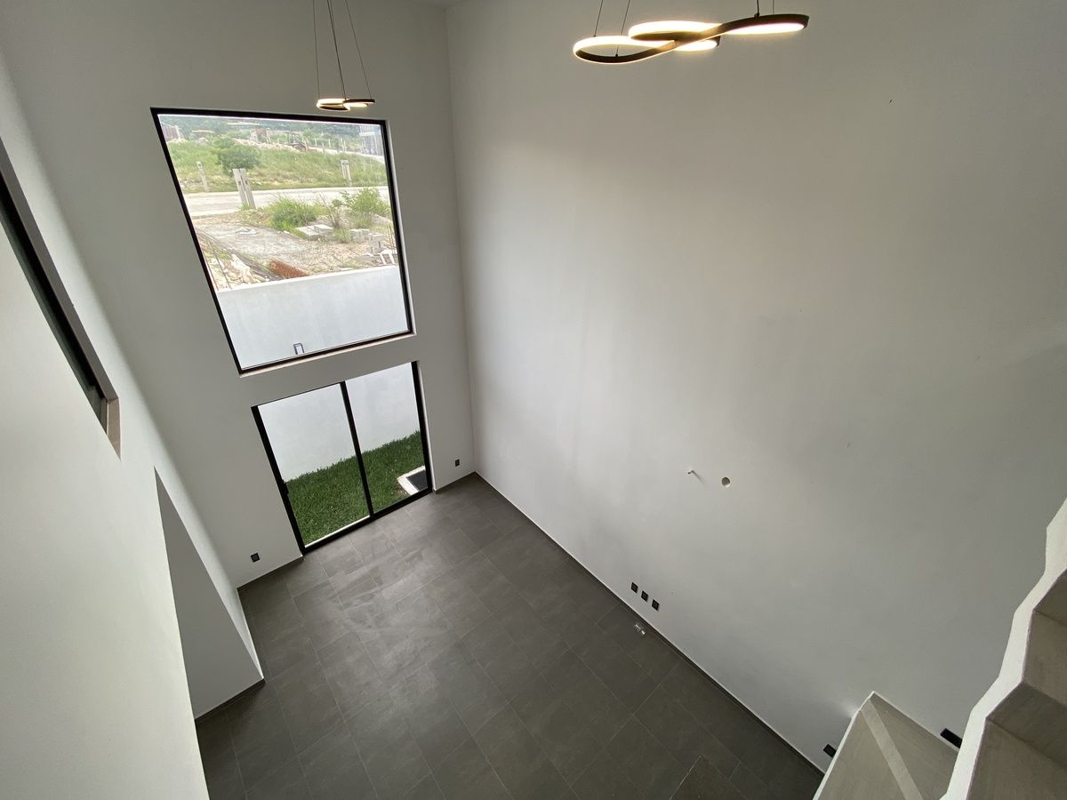 4 de 24: Sala con doble altura