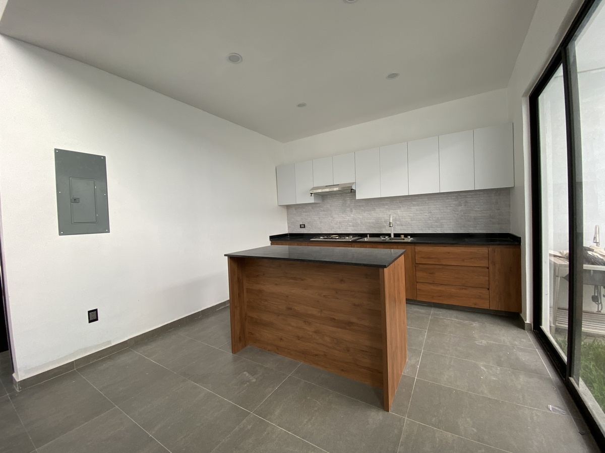 7 de 28: Cocina con isla