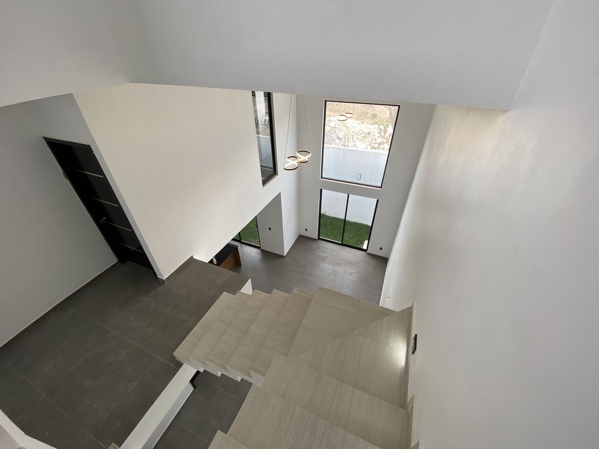 9 de 24: Escaleras con iluminación de piso