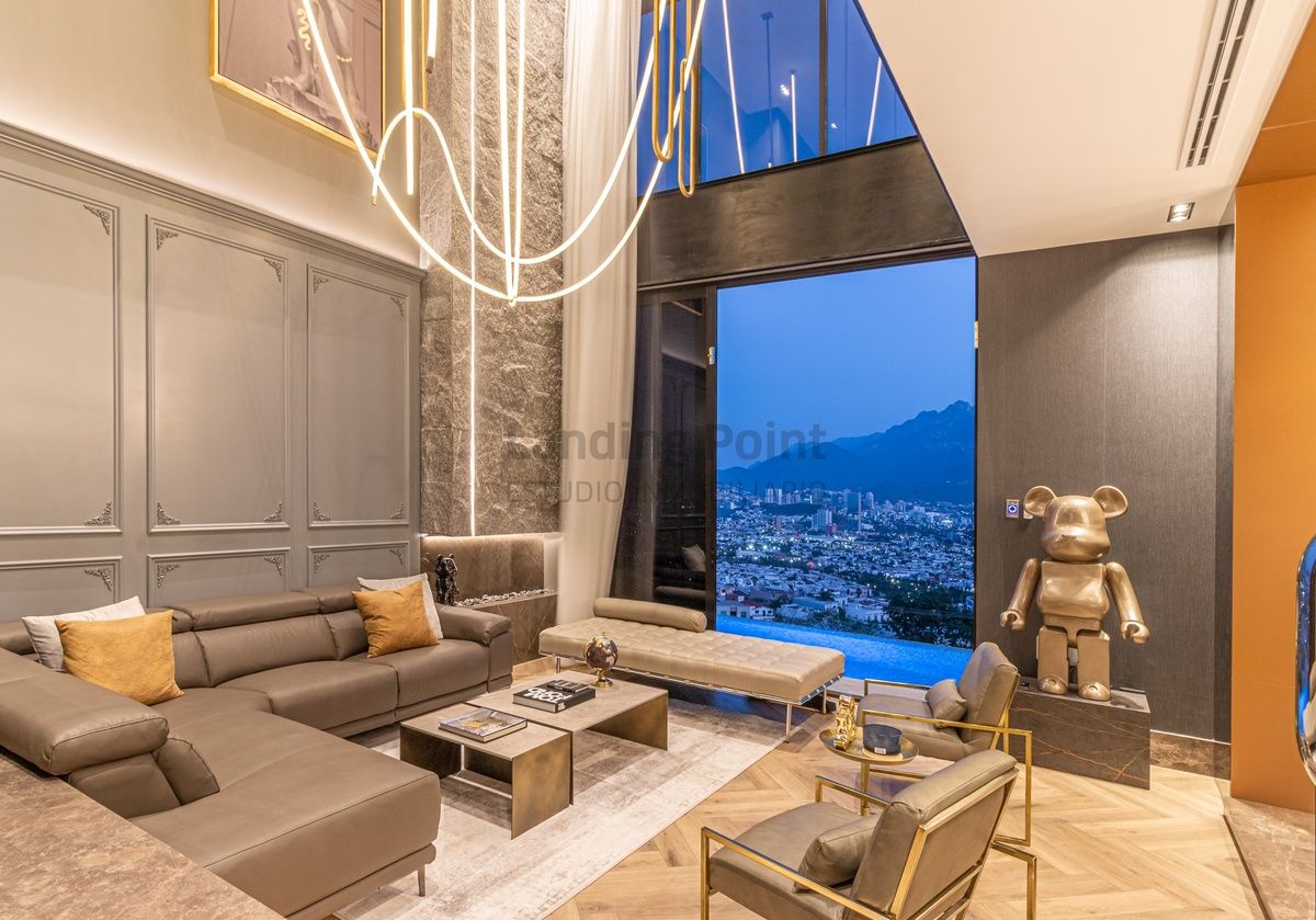3 of 41: Sala con vista a la ciudad