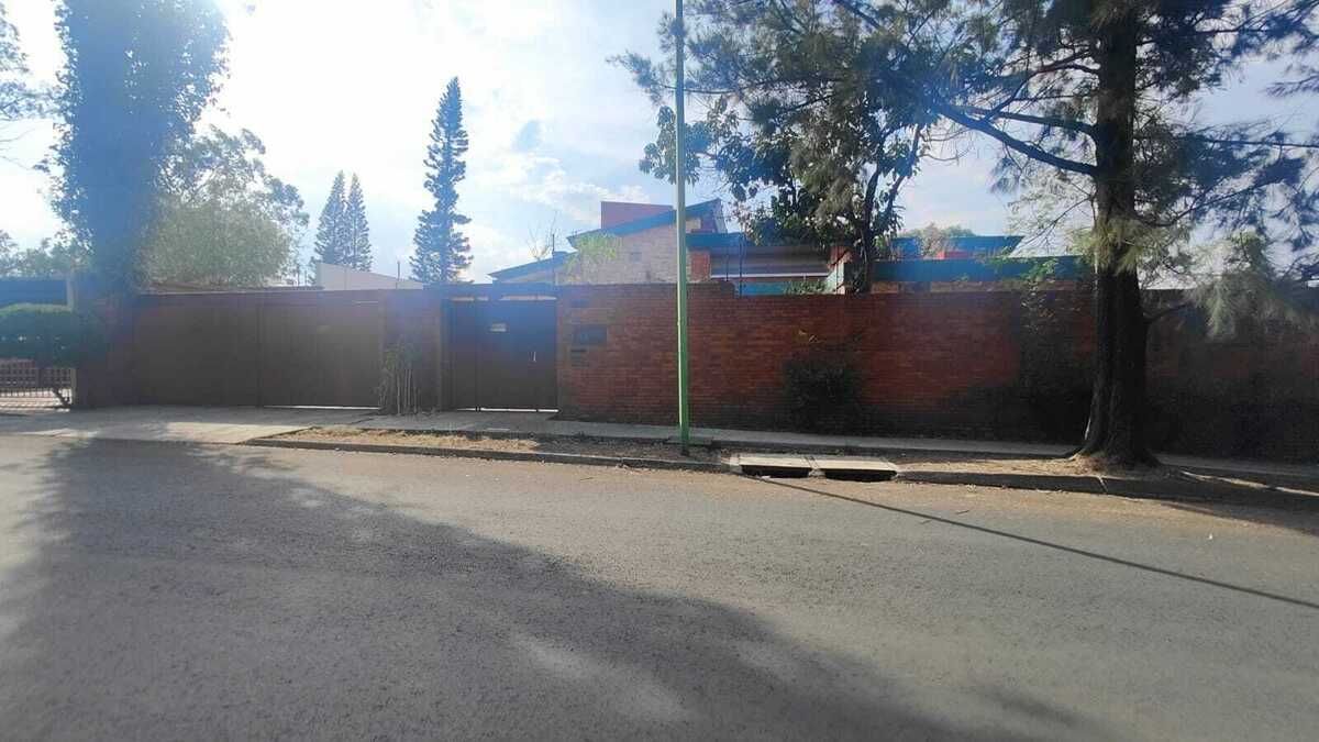 17 de 20: B de Encinos super tranquila caseta  guardia propia en casa