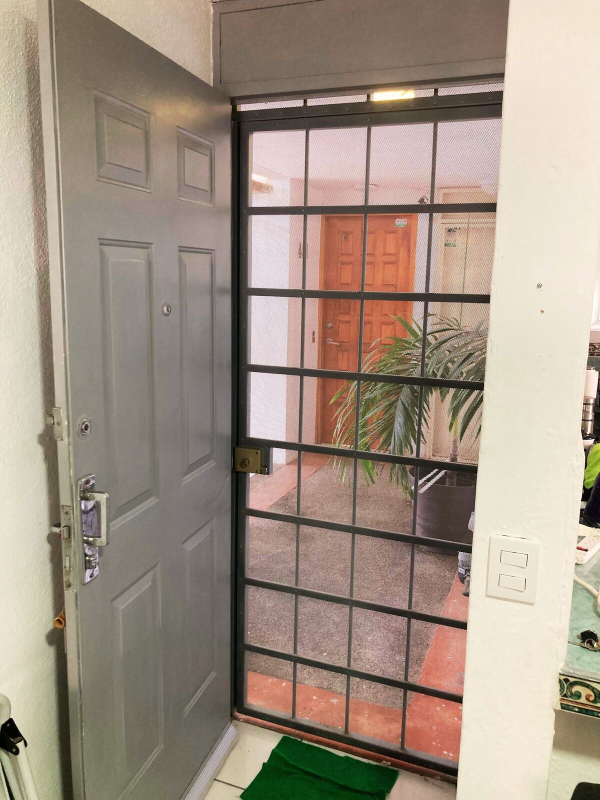 20 de 23: PUERTA DE INGRESO