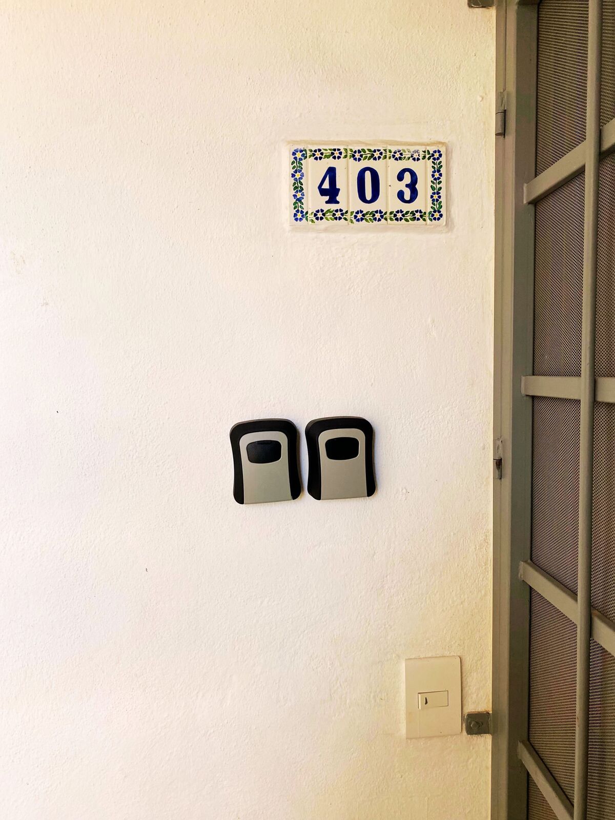 19 de 23: CAJAS SEGURIDAD LLAVES