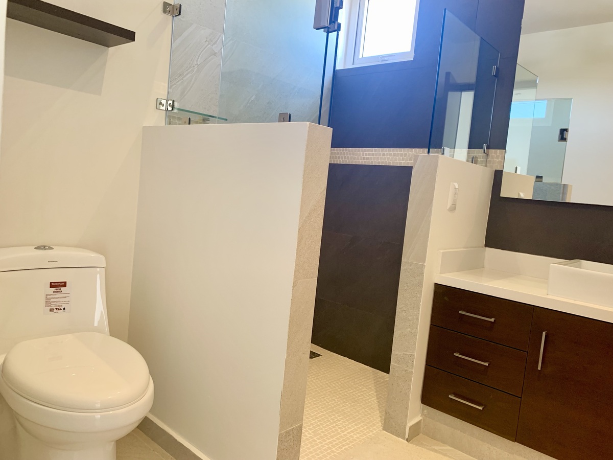 35 of 43: Baño Principal