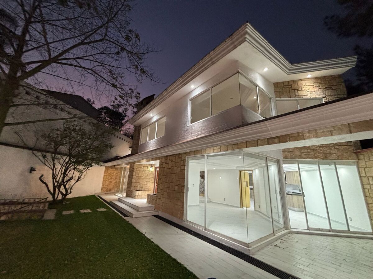 INCREÍBLE Y ACOGEDORA CASA con áreas verdes y céntrica - foto 1