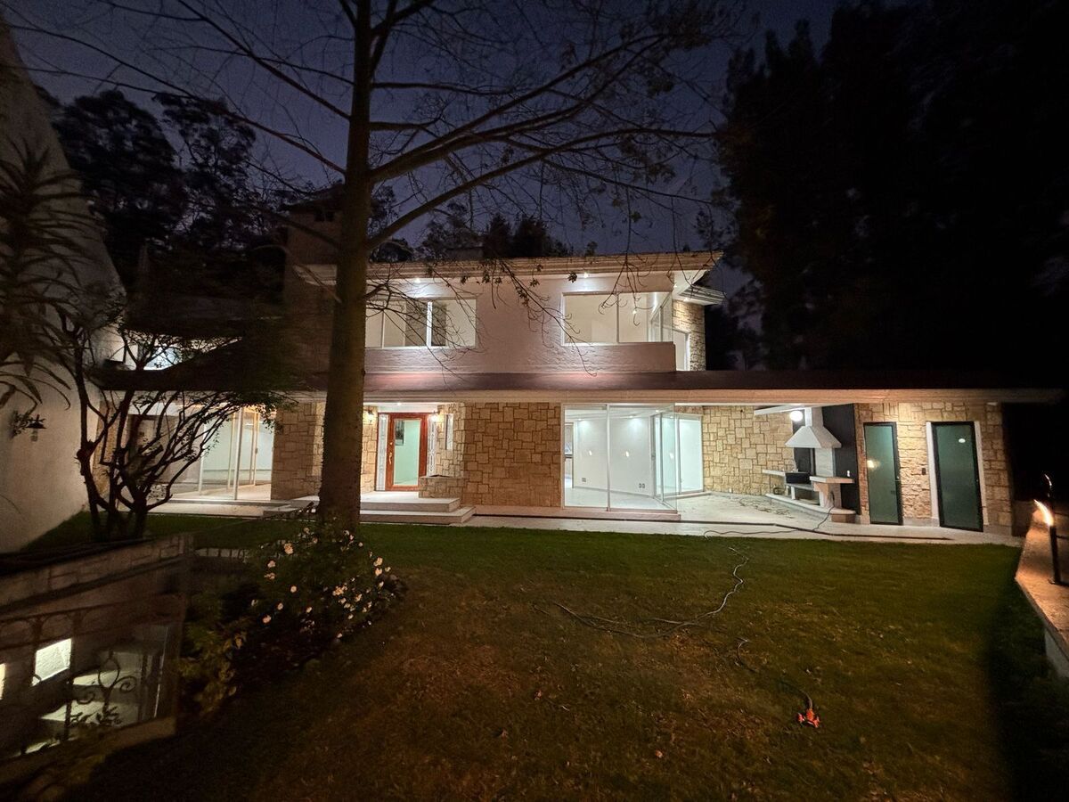 INCREÍBLE Y ACOGEDORA CASA con áreas verdes y céntrica - foto 4