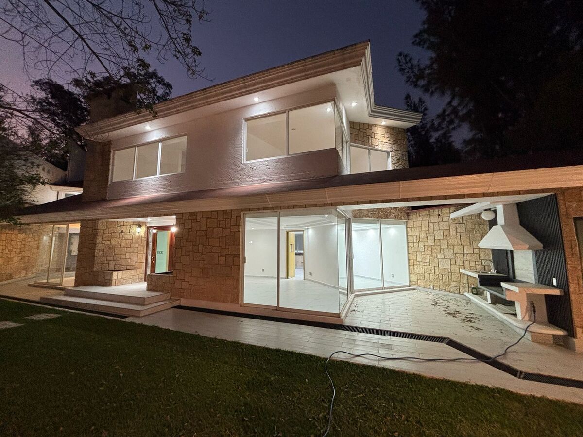 INCREÍBLE Y ACOGEDORA CASA con áreas verdes y céntrica - foto 5