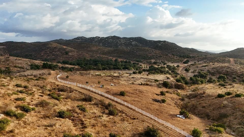 30 of 50: Vista área de Terrnos frente al área común