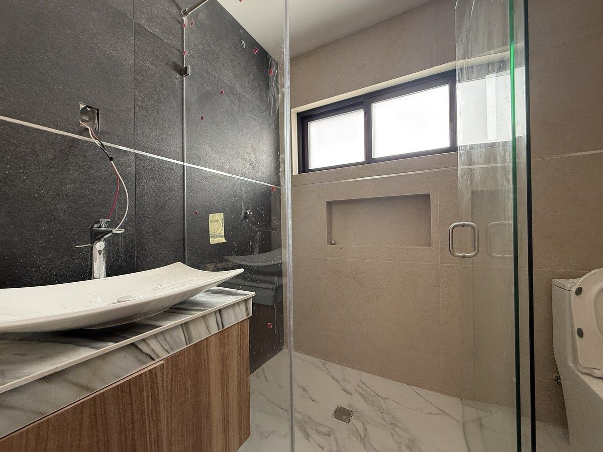 20 de 25: Baño recamara secundaria 2