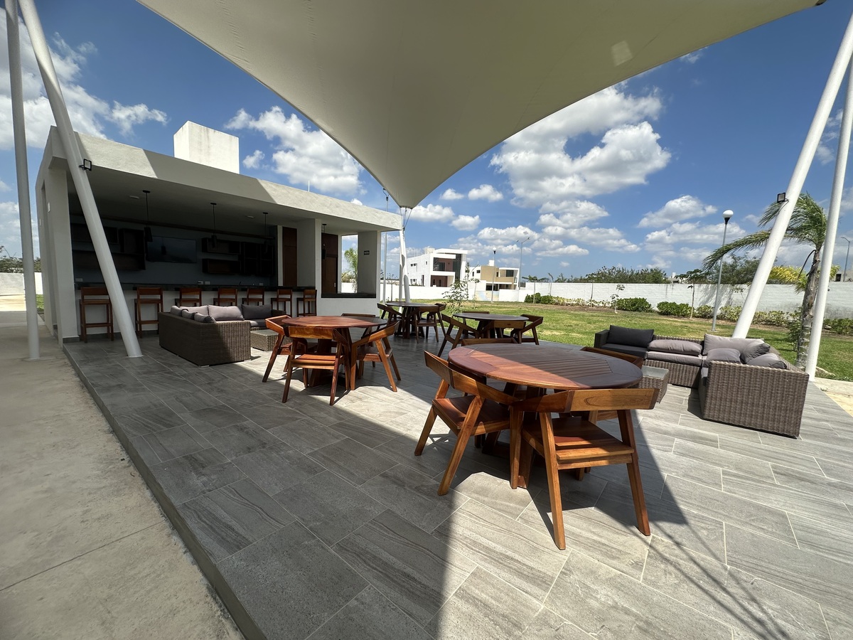 23 de 26: TERRAZA BAR  Y ASADOR