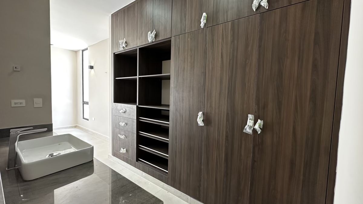 16 de 26: BAÑO RECAMARA