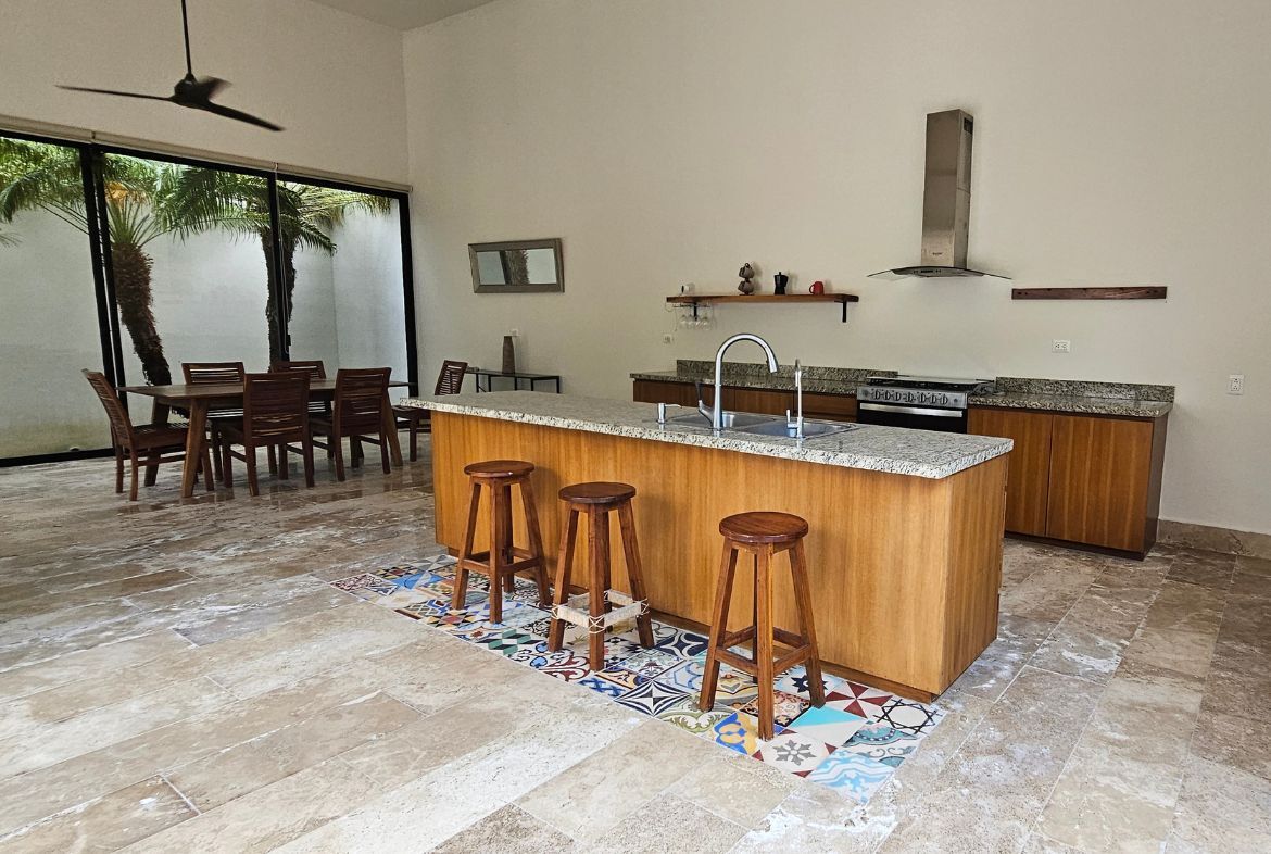 10 de 46: COCINA EQUIPADA