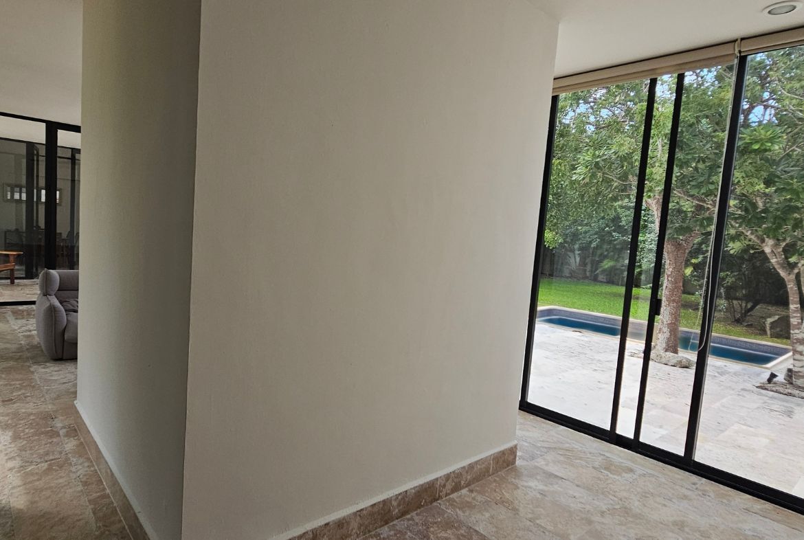 25 de 46: VESTÍBULO A LA ZONA ÍNTIMA