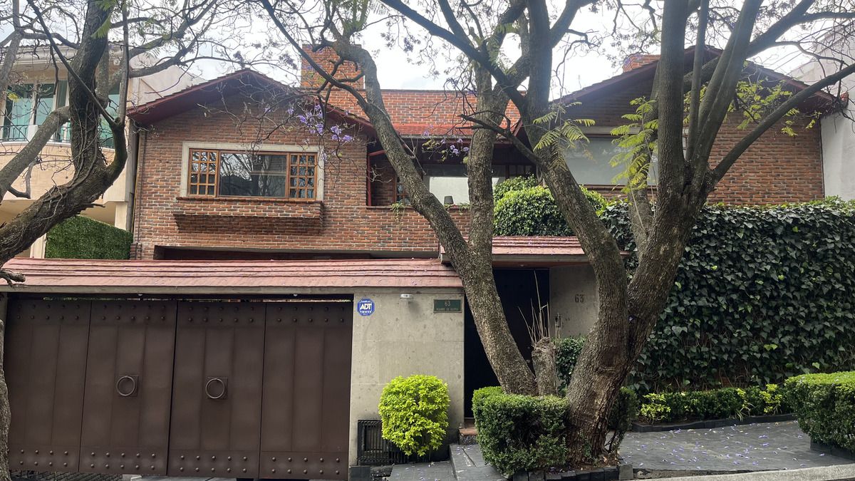 Casa en Venta en Bosque De Olivos con 3 Recámaras, 2 Baños y 500 Metros Cuadrados | luxxu Casa en Venta en Bosque De Olivos con 3 Recámaras, 2 Baños y 500 Metros Cuadrados | luxxu