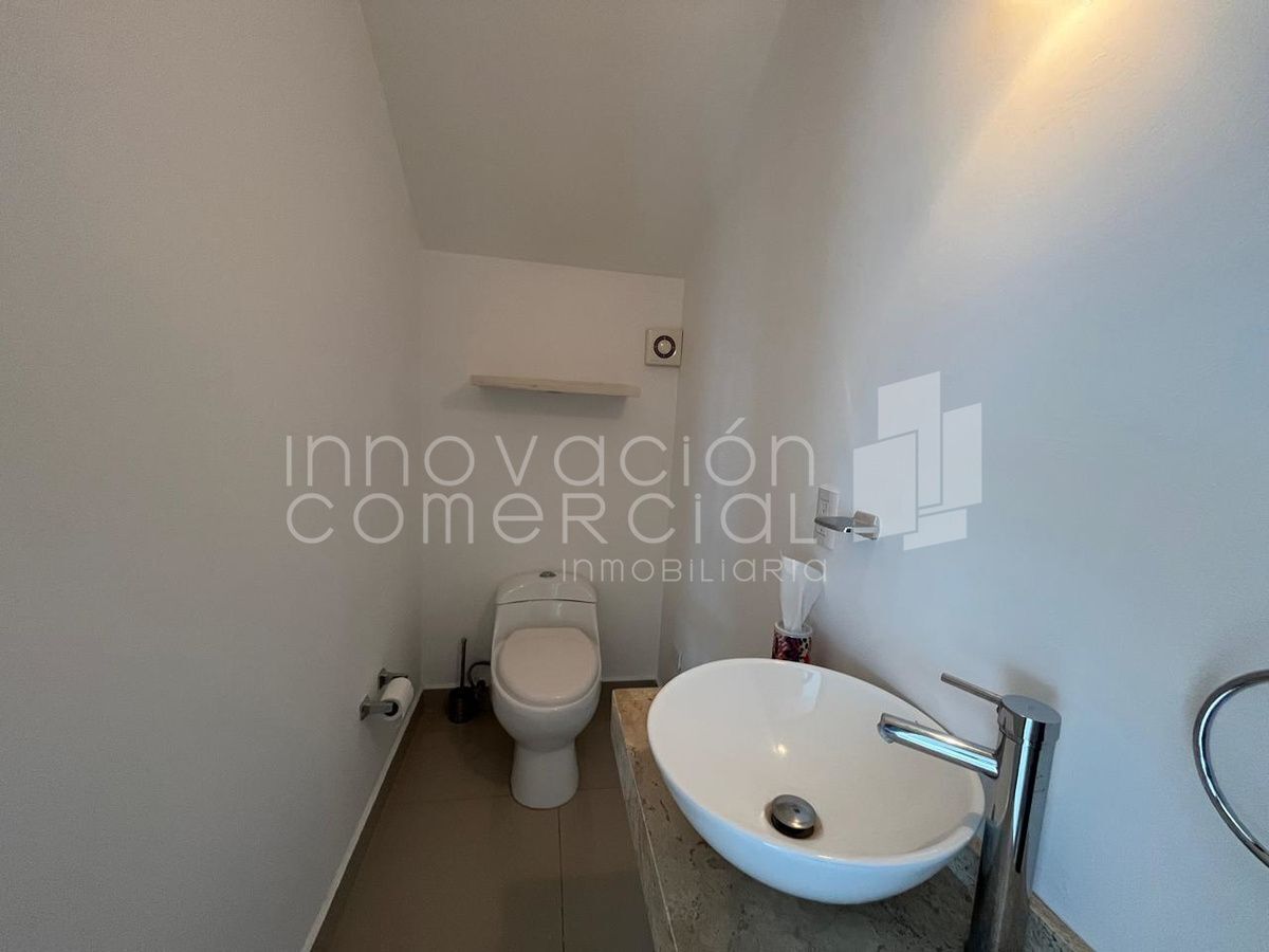 5 de 19: Baño de visitas