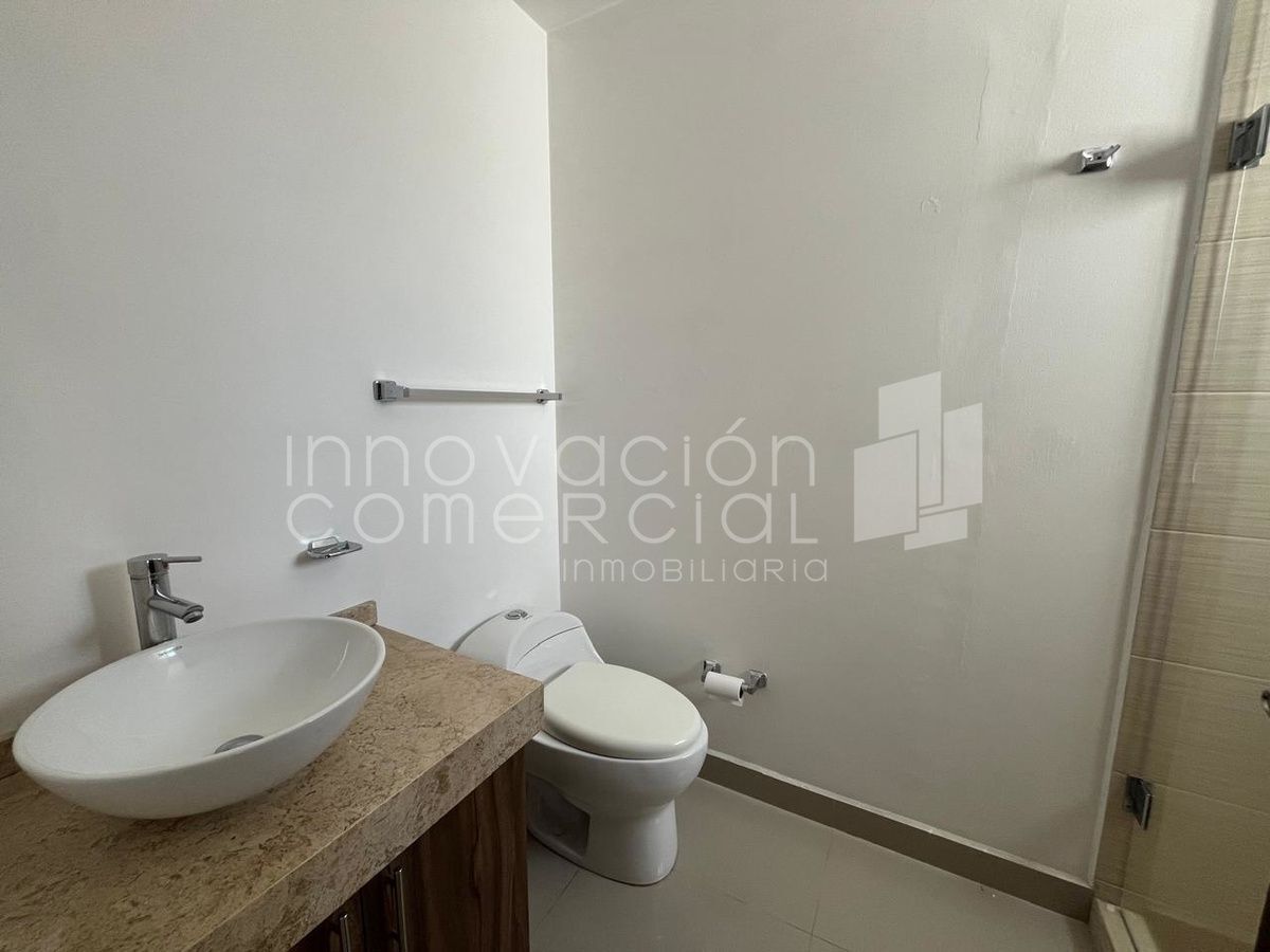 11 de 19: Baño completo