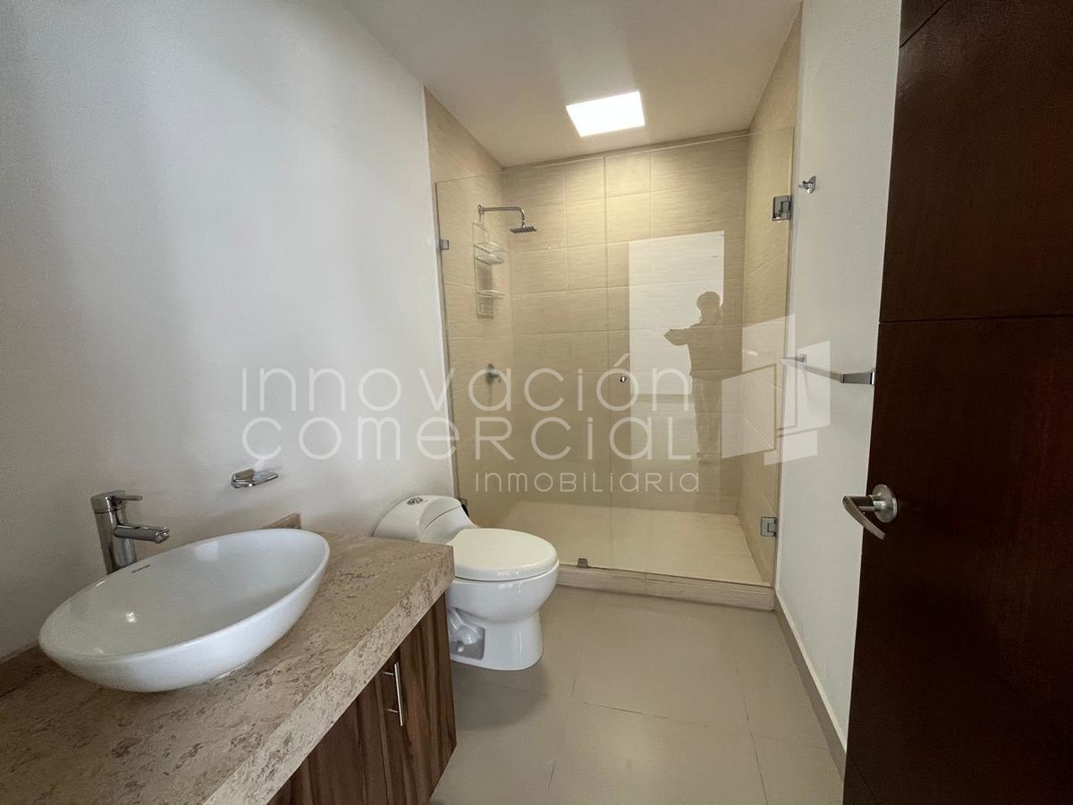 12 de 19: Baño completo