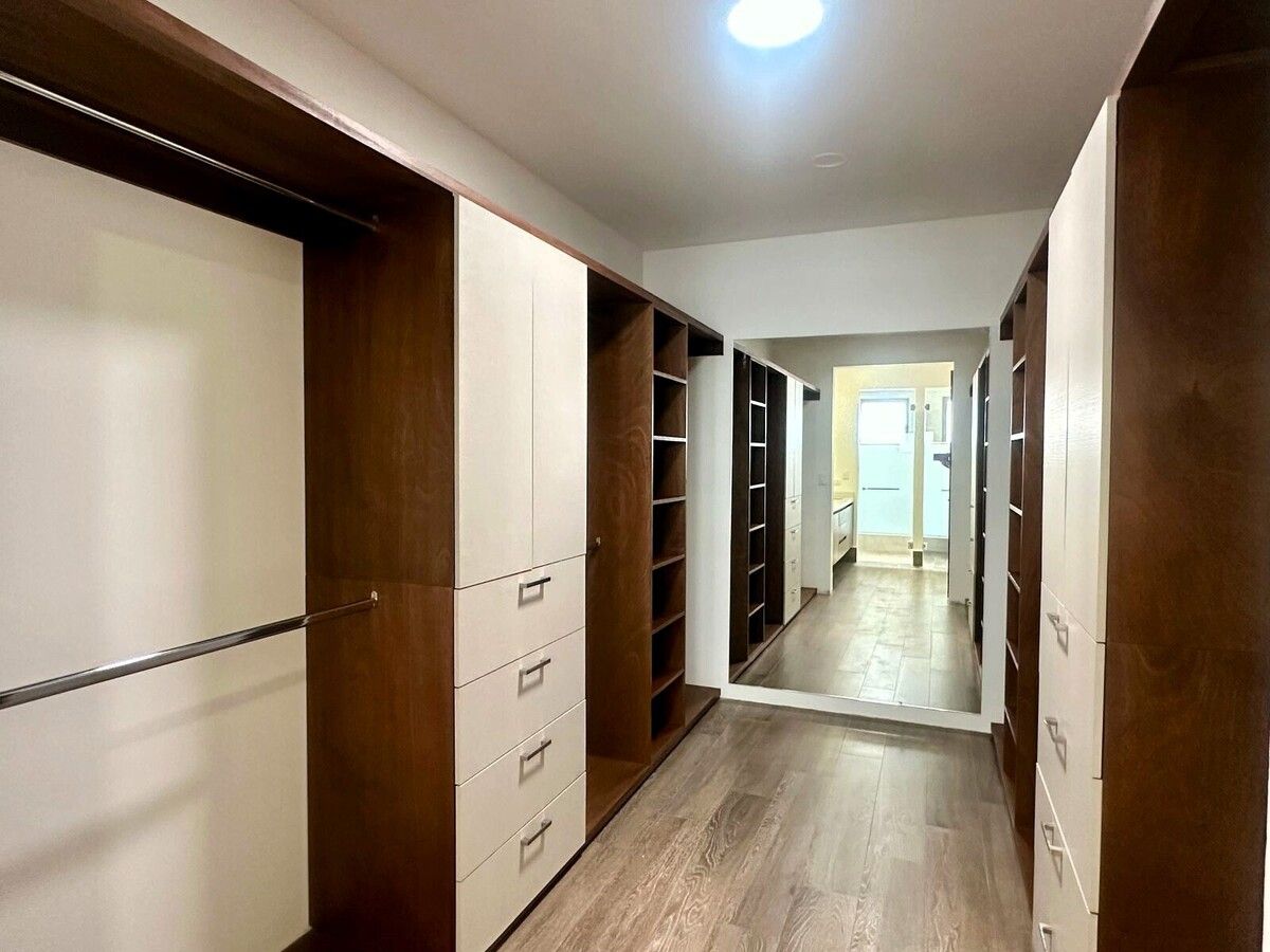 20 de 25: Walk-in closet Rec. Sec.1