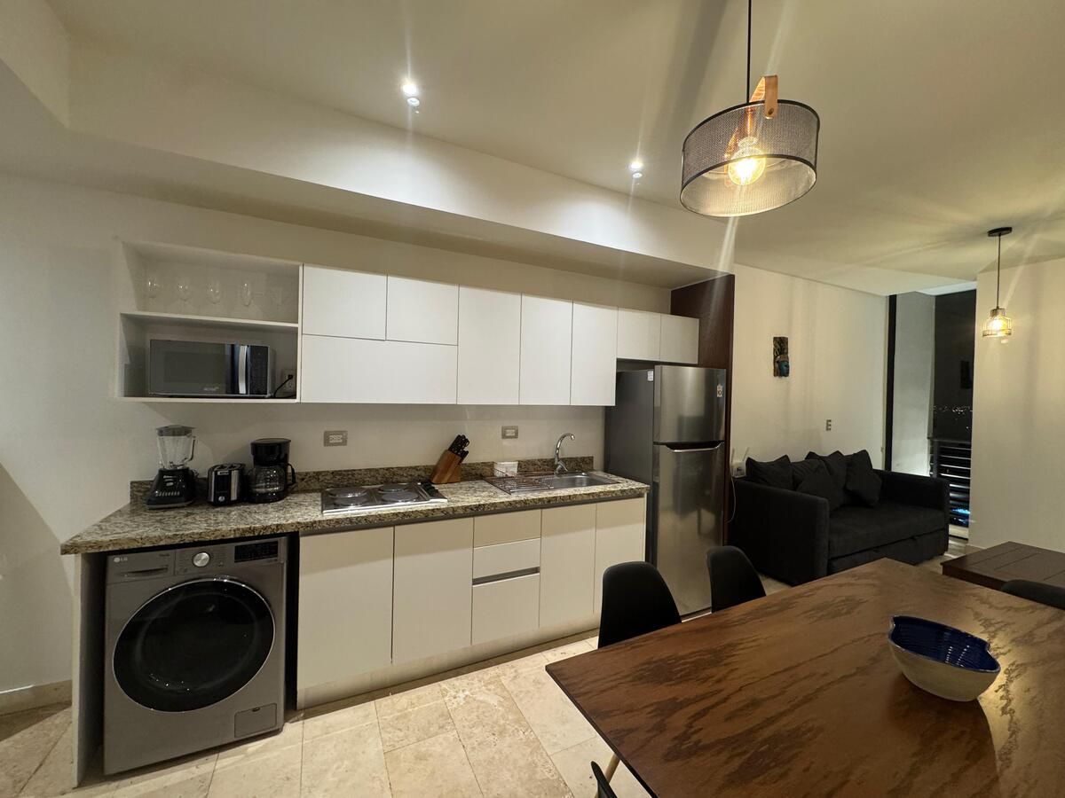 2 de 12: Cocina con estufa, refrigerador, lavadora y electrodoméstico