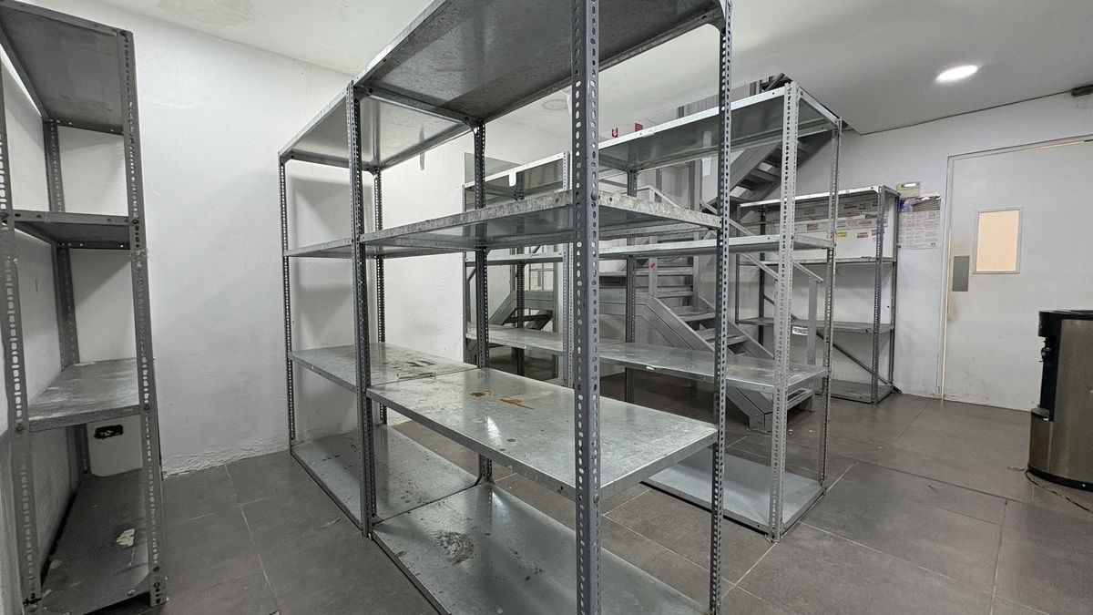 5 de 14: Otra vista almacén 1er niveo. Incluyen los rack