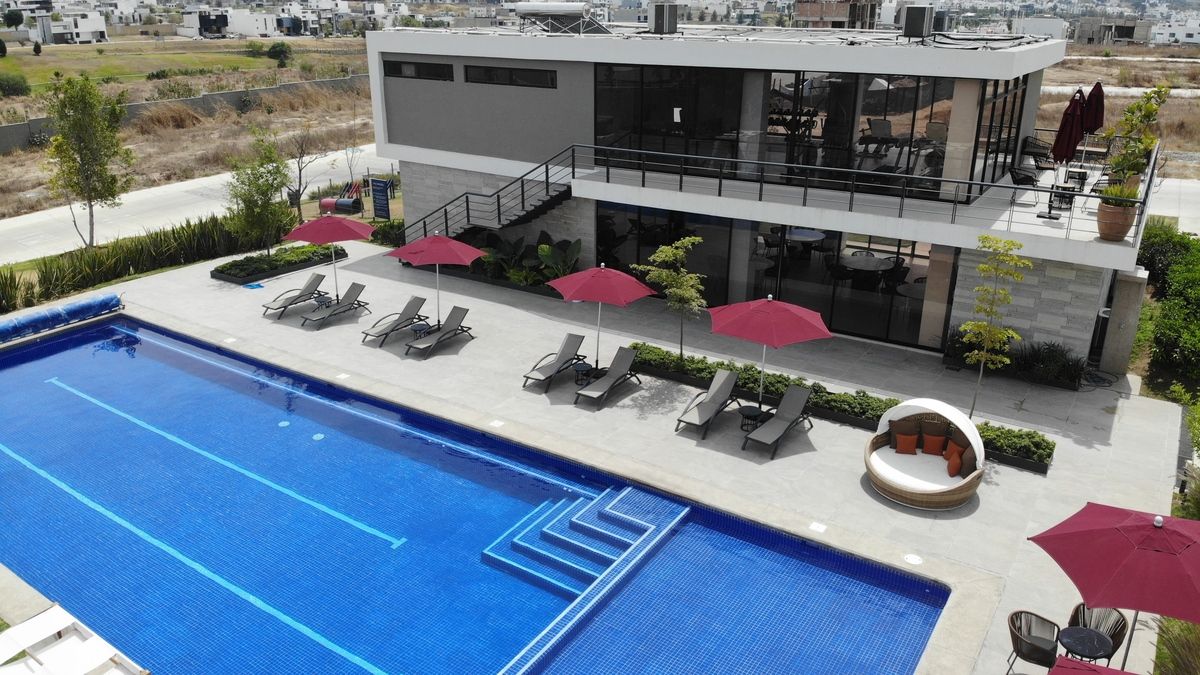 28 of 31: Casa club con alberca, gimnasio y salón de eventos