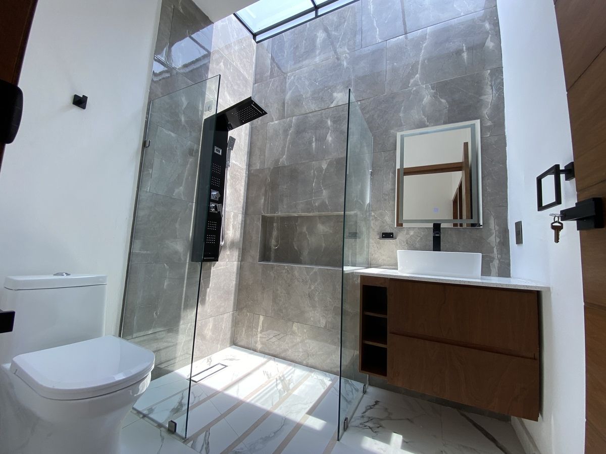 16 de 17: Baño completo