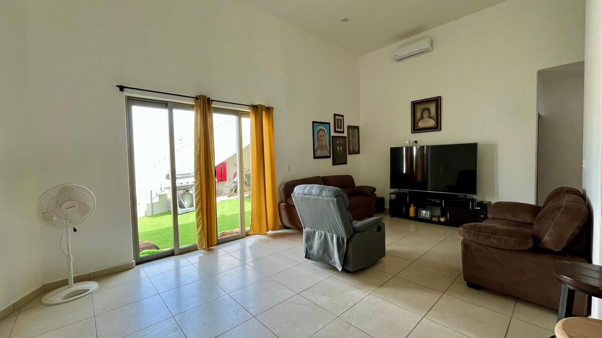 4 of 19: Sala