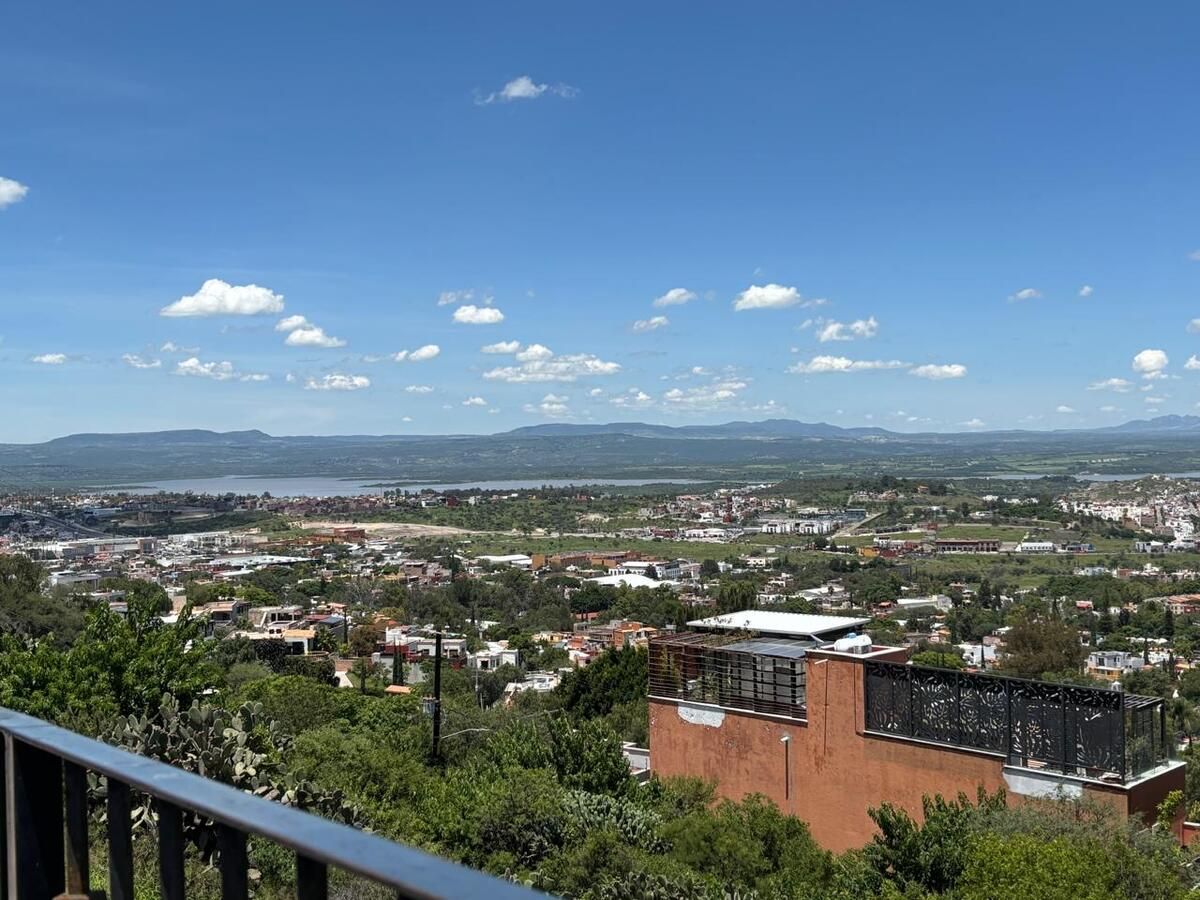 12 de 15: Muestra del entorno en atractiva vista desde El Mirador.