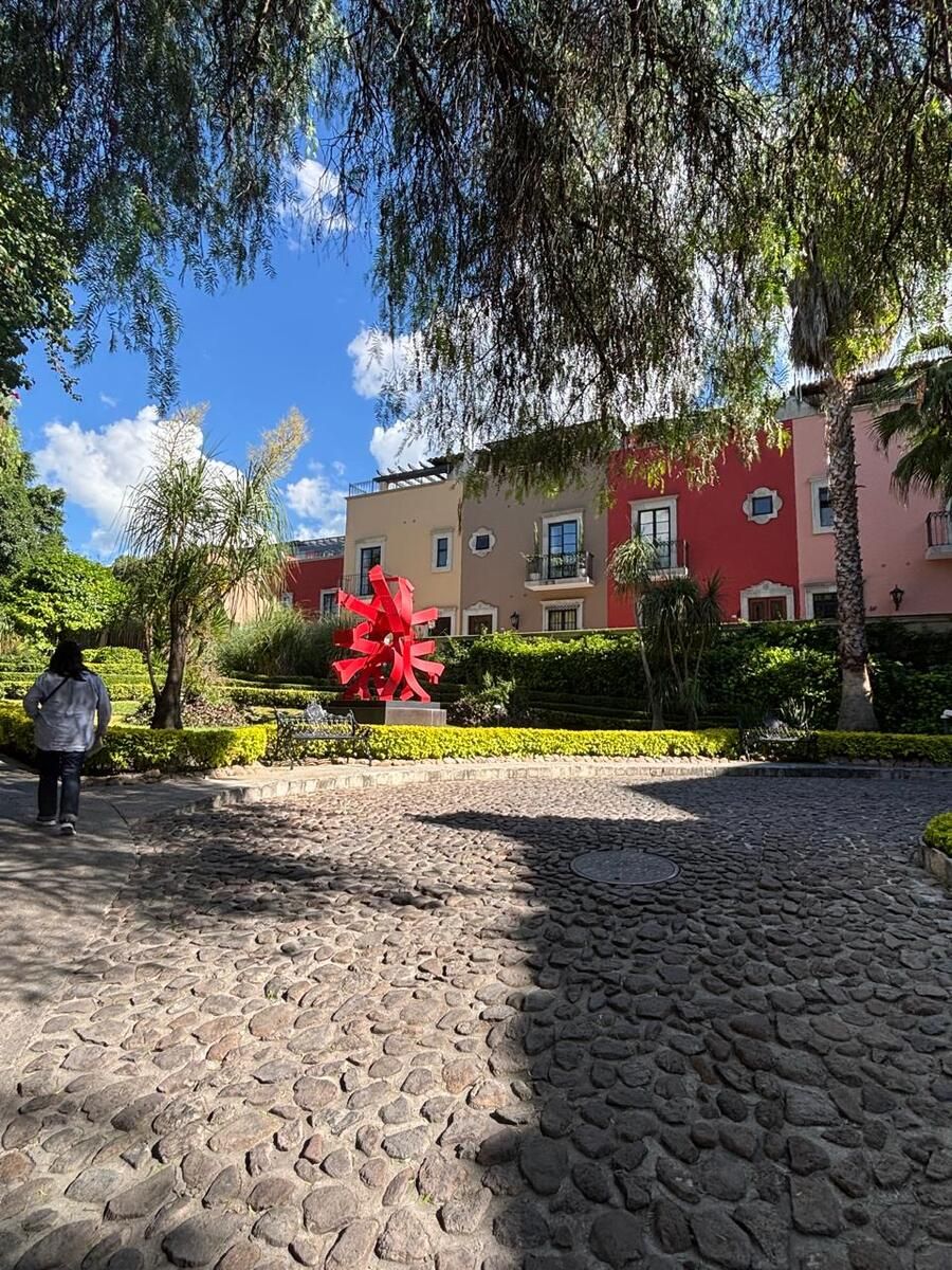 2 de 15: Ejemplo de arquitectura de lujo1.