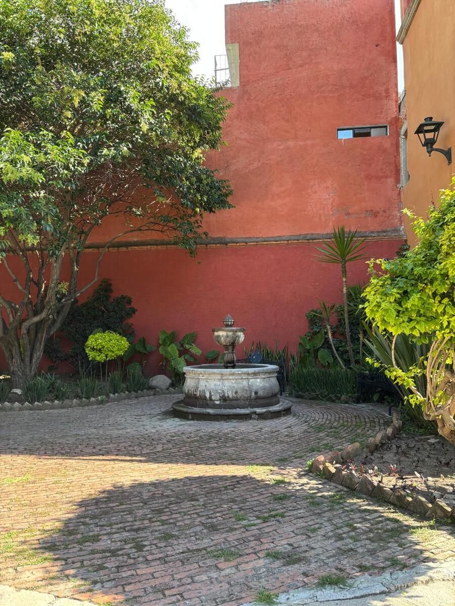 9 de 15: Toque colonial arquitectónico  en convivencia.