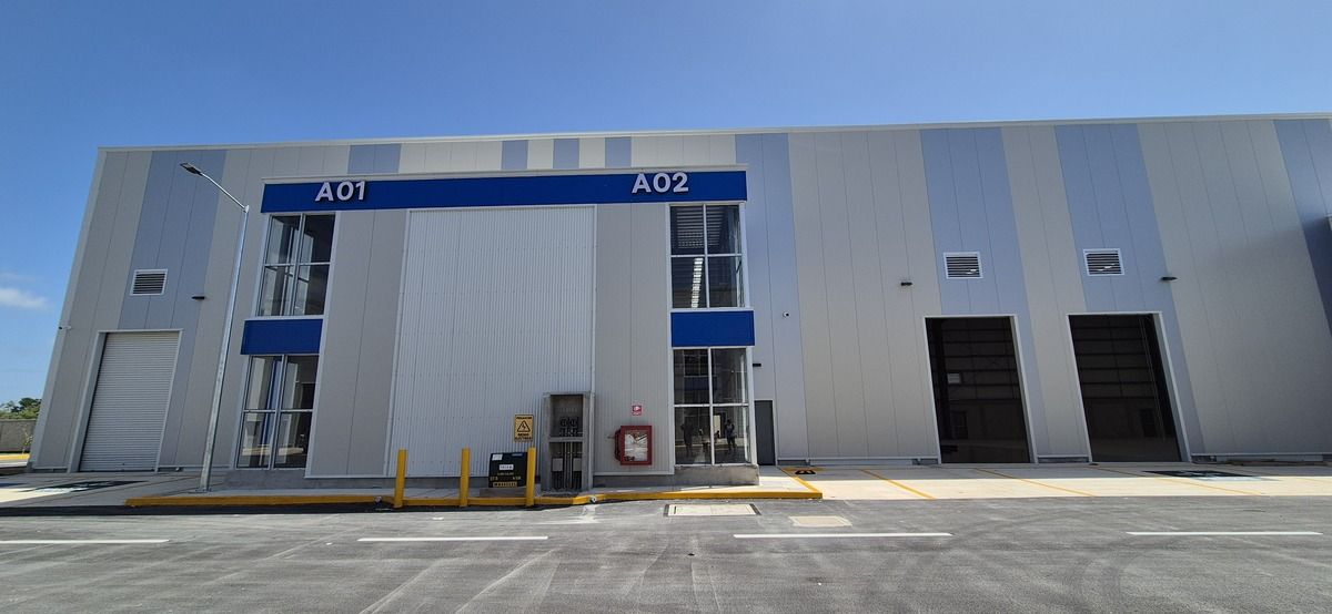 3 de 16: FACHADA BODEGAS 508 m2
