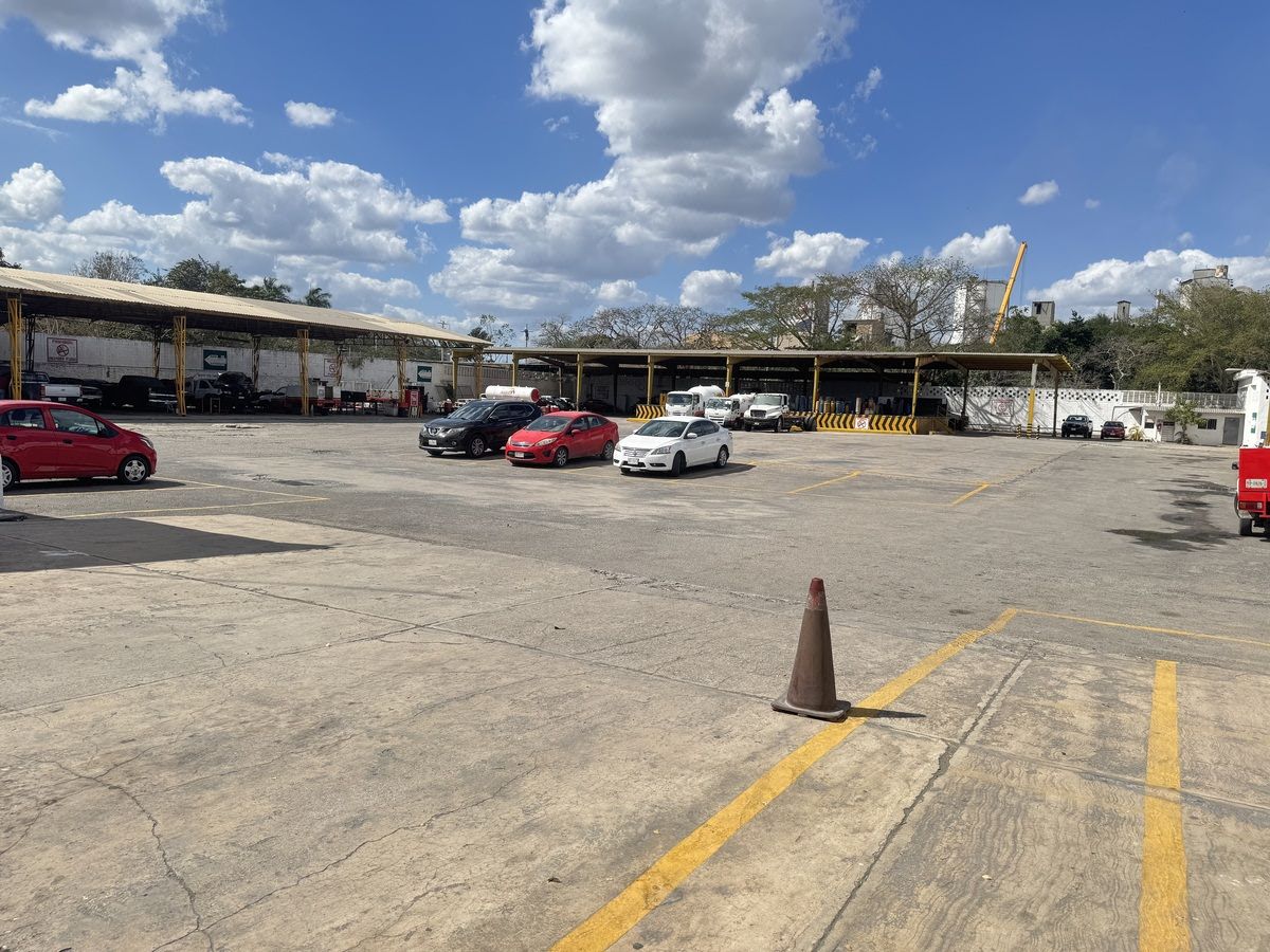 Terreno con construcción en Avenida Principal Aeropuerto Mérida Yucatan - foto 1