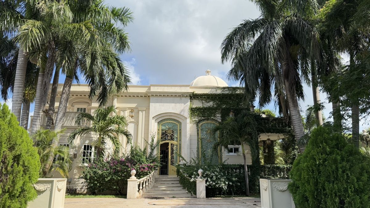 PUERTA PRINCIPAL