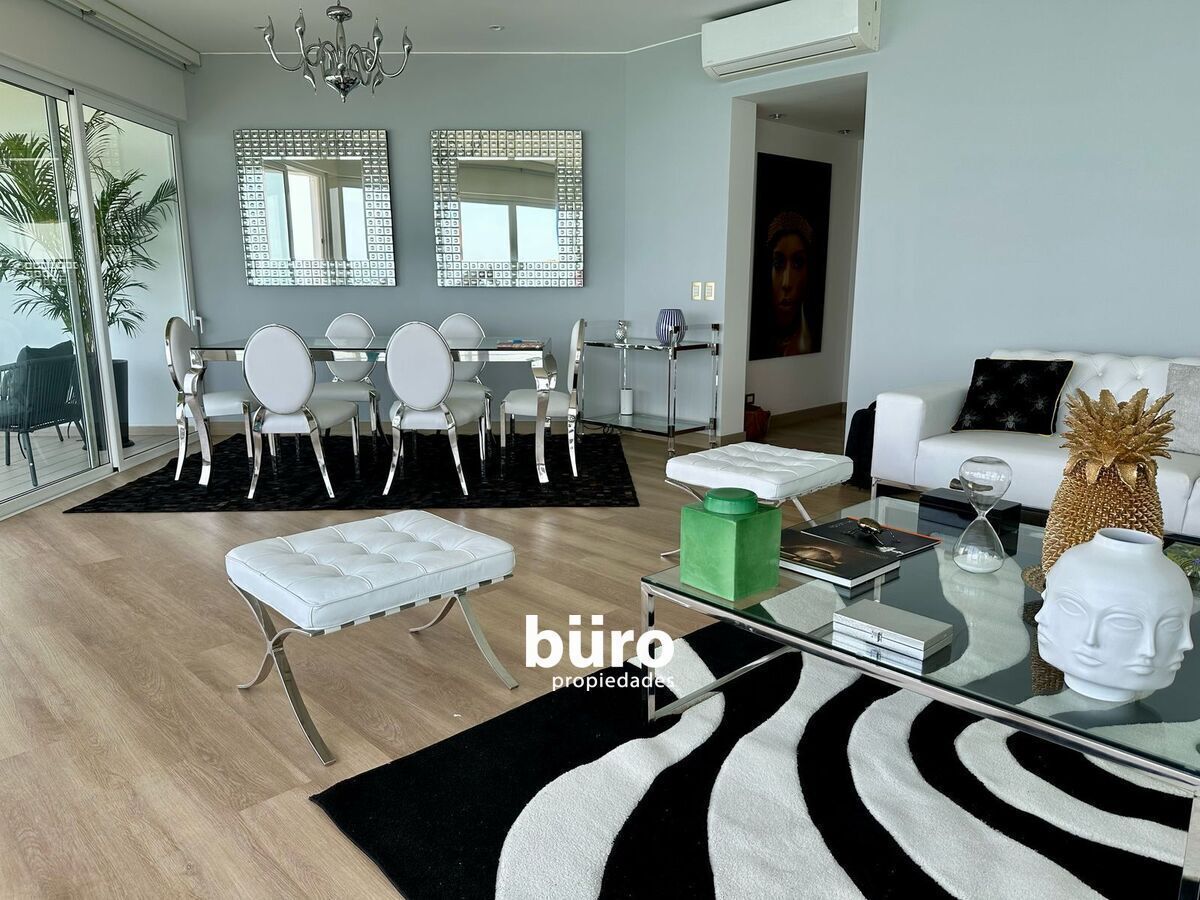 4 of 28: Sala y comedor