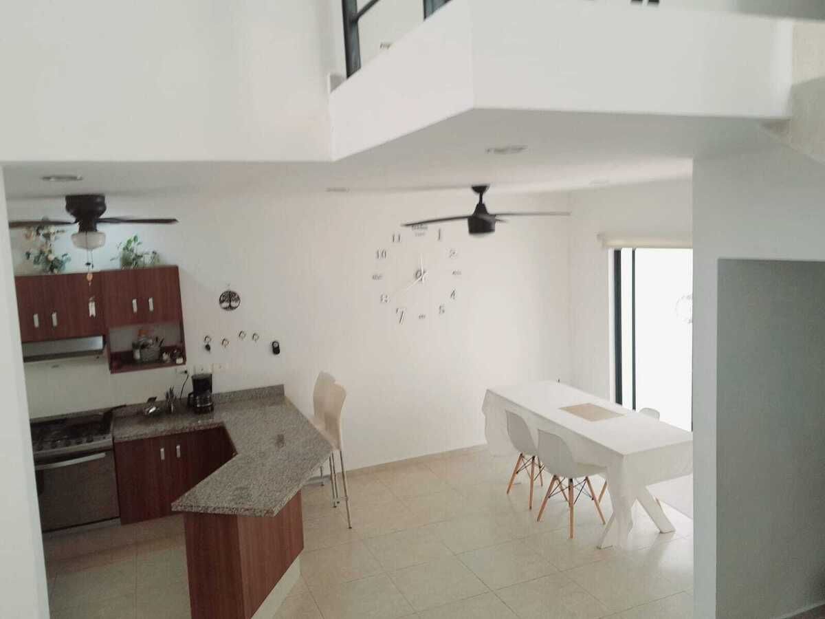 5 of 14: Cocina y comedor