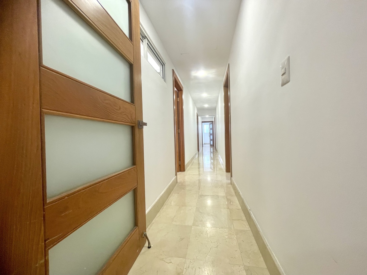 5 de 17: Pasillo hacia las habitaciones