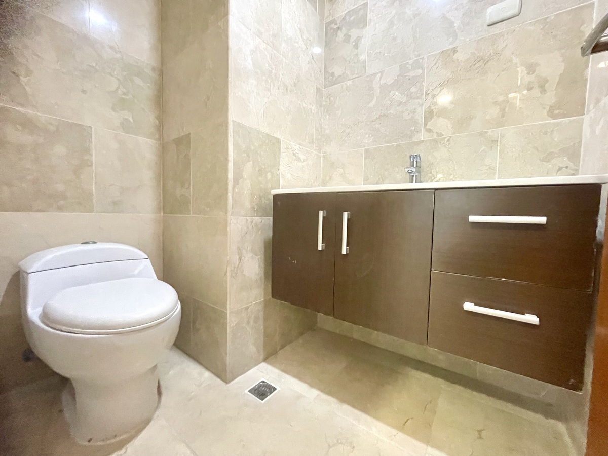 16 de 17: Baño secundario