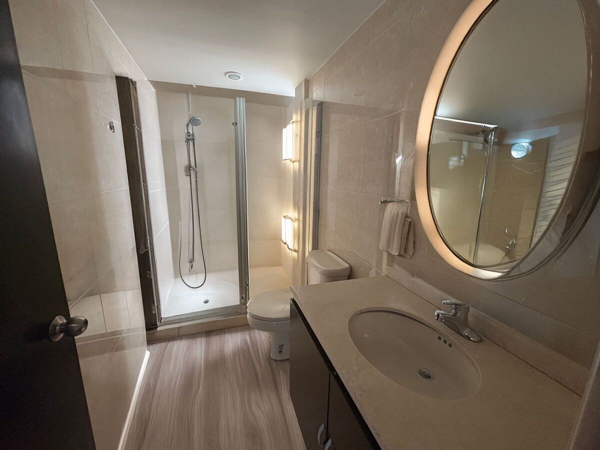 4 of 19: BAÑO