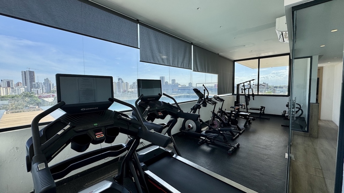 18 de 18: Gimnasio equipado