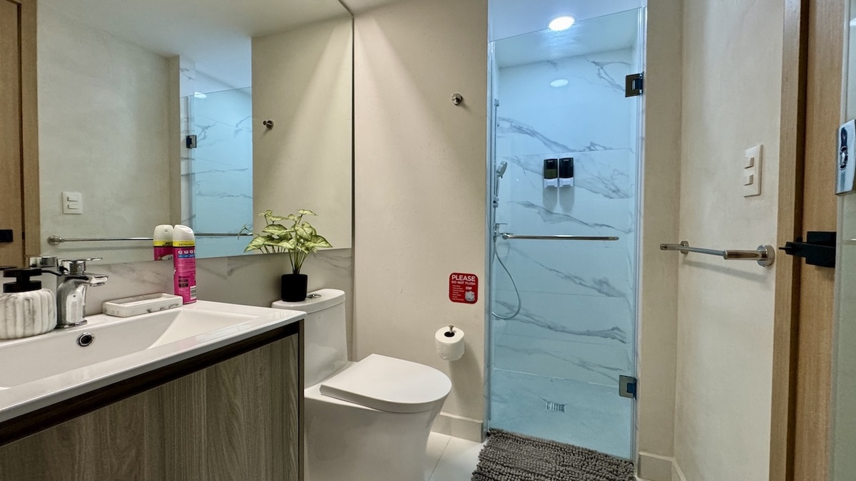 13 de 18: Baño común de habitación secundaria y de visita